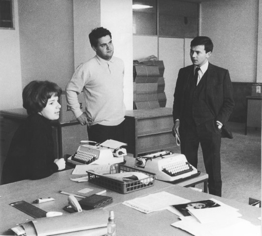 Geschäftsführer Dr. Hubert Burda und Chefredakteur Helmut Markwort besichtigen 1966 die neuen Redaktionsräume in München